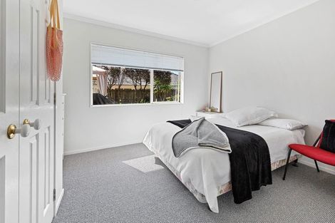 Photo of property in 108 Golfland Drive, Golflands, Auckland, 2013