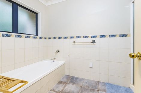 Photo of property in 35 Parkhaven Drive, Rosehill, Papakura, 2113