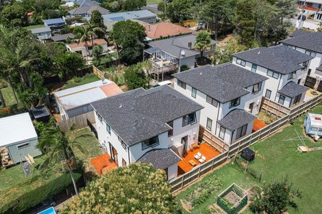 Photo of property in 27d Taipari Road, Te Atatu Peninsula, Auckland, 0610