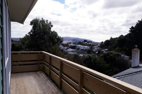 Photo of property in 6 Link Road, Newlands, Wellington, 6037