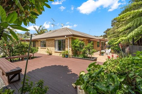 Photo of property in 17 Kate Sheppard Avenue, Torbay, Auckland, 0630
