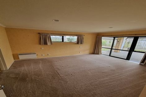 Photo of property in 3 Cricklade Terrace, Windsor Park, Auckland, 0632