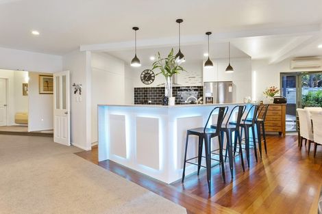 Photo of property in 11 Greenleaf Way, Northcross, Auckland, 0630