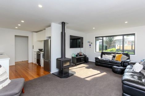 Photo of property in 1 Ranfurly Street, Frankleigh Park, New Plymouth, 4310