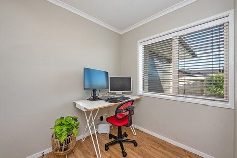 Photo of property in 122 Endeavour Drive, Whitby, Porirua, 5024