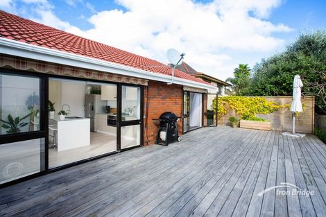 Photo of property in 2/5 Argyle Terrace, Milford, Auckland, 0620