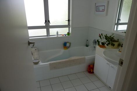 Photo of property in 2/276 Hurstmere Road, Takapuna, Auckland, 0622