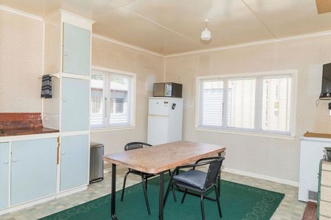 Photo of property in 27 Smith Street, Dannevirke, 4930