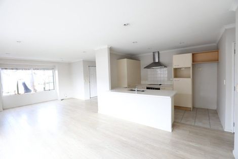 Photo of property in 24 Ashmere Lane, Weymouth, Auckland, 2103