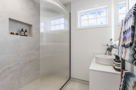 Photo of property in 16 Moa Road, Point Chevalier, Auckland, 1022