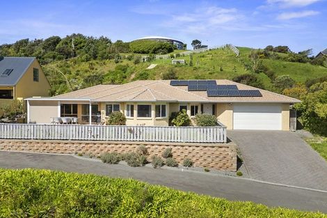 Photo of property in 125 Woodman Drive, Tawa, Wellington, 5028