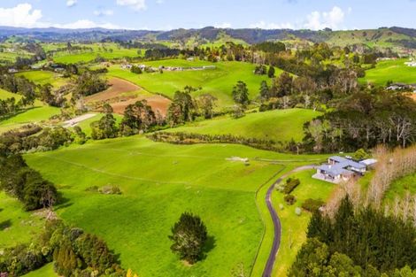 Photo of property in 114 Pomona Road, Kumeu, 0891