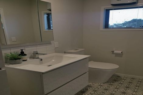 Photo of property in 56 Valley View Road, Glenfield, Auckland, 0629