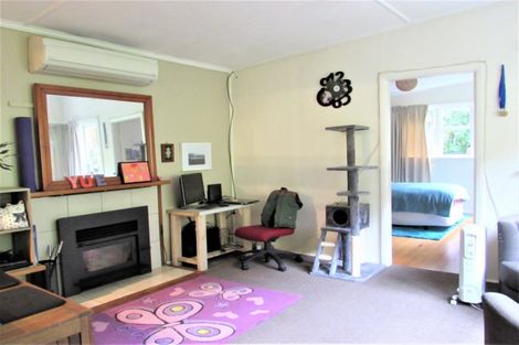 Photo of property in 126 Pinehaven Road, Pinehaven, Upper Hutt, 5019