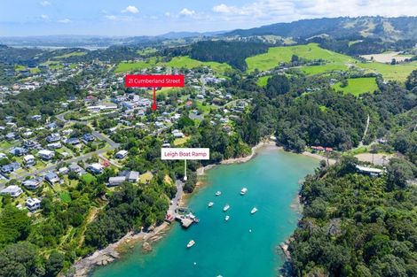 Photo of property in 21 Cumberland Street, Leigh, 0985