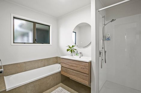 Photo of property in 62 Heta Road, Highlands Park, New Plymouth, 4312