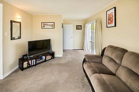 Photo of property in 8a Nikau Road, Point Howard, Lower Hutt, 5013