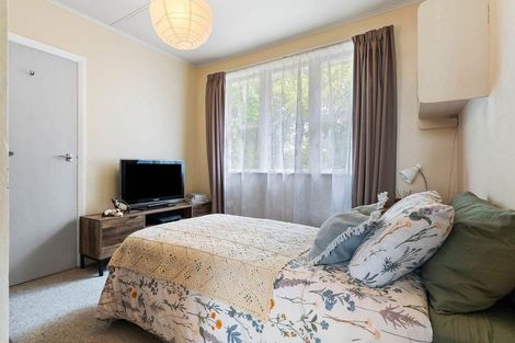 Photo of property in 9 Mavis Place, Beach Haven, Auckland, 0626