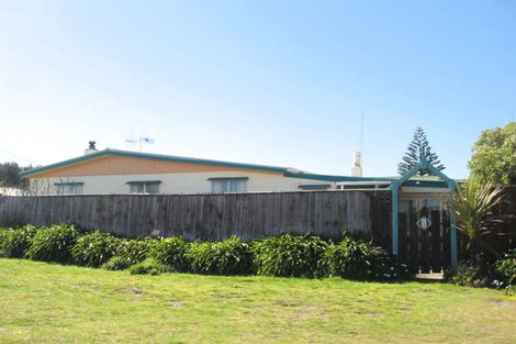 Photo of property in 1 Kauwhata Street, Himatangi Beach, Foxton, 4891