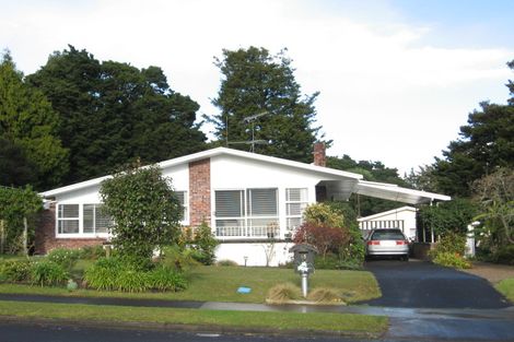 Photo of property in 15 Walpole Avenue, Hillpark, Auckland, 2102