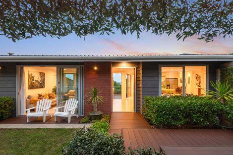 Photo of property in 11 City View Terrace, Birkenhead, Auckland, 0626