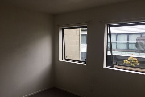 Photo of property in 9b Woodall Place, Totara Vale, Auckland, 0627