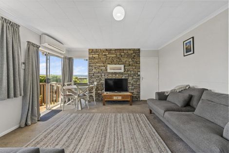 Photo of property in 11 Besley Place, Acacia Bay, Taupo, 3330