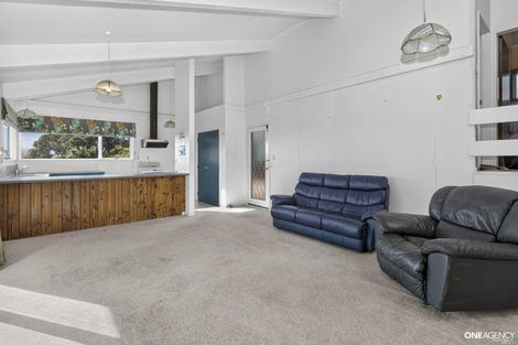 Photo of property in 129 Gloaming Hill, Titahi Bay, Porirua, 5022