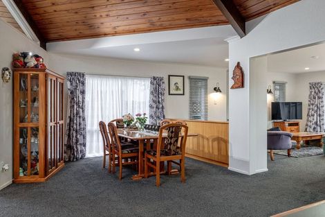 Photo of property in 23 Chilton Grove, Hokowhitu, Palmerston North, 4410