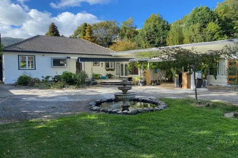 Photo of property in 35 Kopara Grove, Stokes Valley, Lower Hutt, 5019