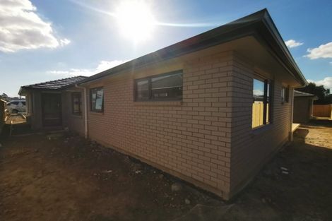 Photo of property in 8 Ropere Street, Kumeu, 0810