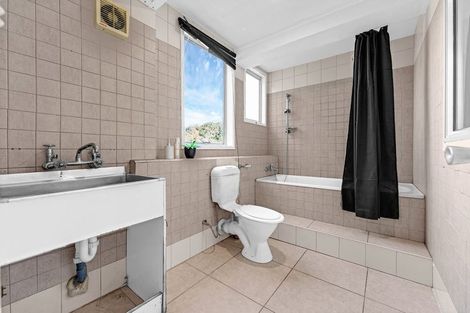 Photo of property in 20 Finn Place, Totara Vale, Auckland, 0629