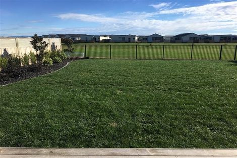 Photo of property in 33 Harding Drive, Papamoa Beach, Papamoa, 3118