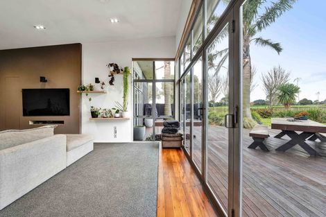 Photo of property in 82 Mawhitiwhiti Road, Normanby, Hawera, 4675