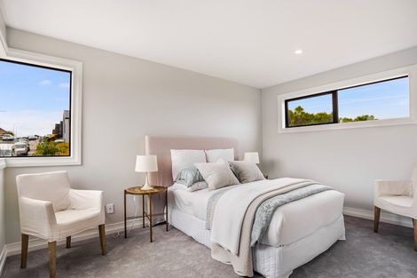 Photo of property in 40 Paparahi Place, Wainui, 0992