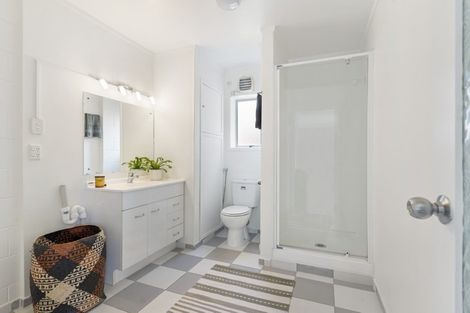 Photo of property in 90 Seabrook Avenue, New Lynn, Auckland, 0600