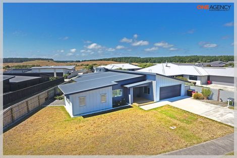 Photo of property in 10 Story Street, Foxton Beach, Foxton, 4815