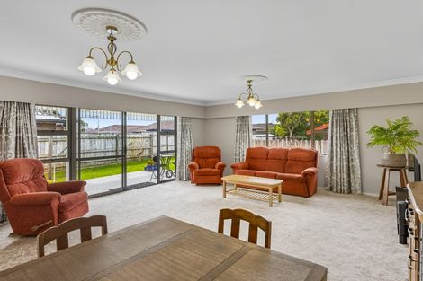 Photo of property in 11 The Avenue, Paraparaumu Beach, Paraparaumu, 5032
