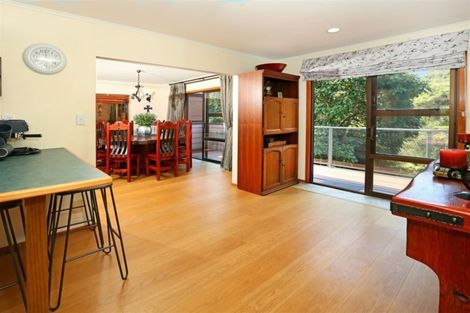 Photo of property in 91 Grassmere Road, Henderson Valley, Auckland, 0612