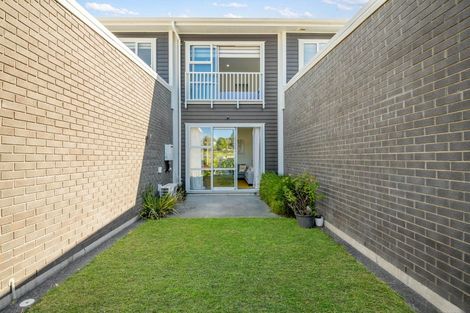 Photo of property in 72 Karepiro Drive, Stanmore Bay, Whangaparaoa, 0932