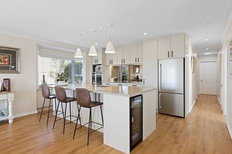 Photo of property in 1/4 Holt Avenue, Torbay, Auckland, 0630