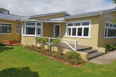 Photo of property in 54 Burns Street, Dannevirke, 4930