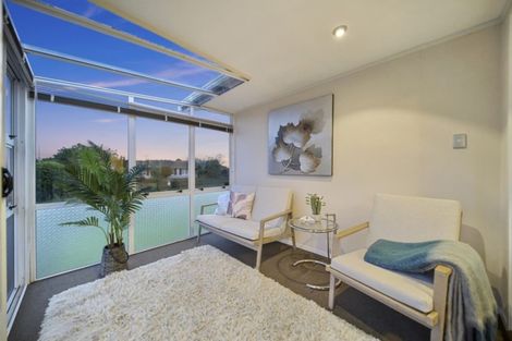 Photo of property in 2a Kurnell Drive, Botany Downs, Auckland, 2010