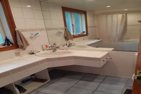 Photo of property in 18 Waiohua Road, Greenlane, Auckland, 1061