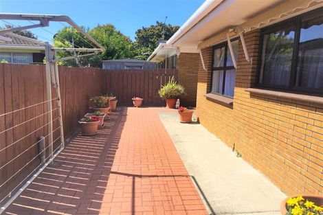 Photo of property in 2/1 Landscape Road, Papatoetoe, Auckland, 2025