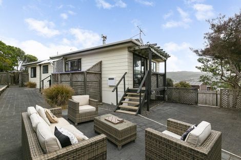Photo of property in 35 Pelorous Street, Paparangi, Wellington, 6037