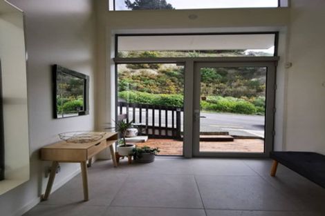 Photo of property in 73 Tiketike Way, Brooklyn, Wellington, 6021