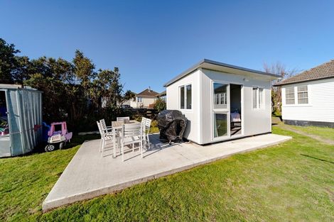 Photo of property in 2 Freyberg Terrace, Waipukurau, 4200