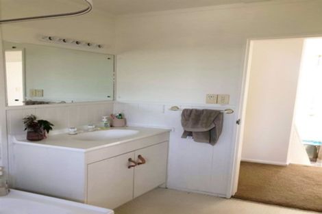 Photo of property in 237a Point Chevalier Road, Point Chevalier, Auckland, 1022