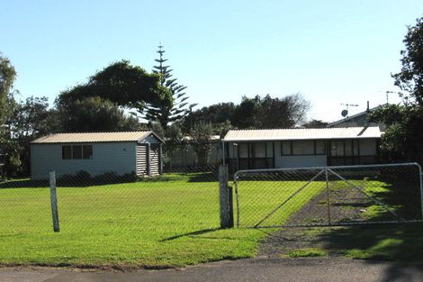 Photo of property in 14 Kiharoa Street, Otaki Beach, Otaki, 5512